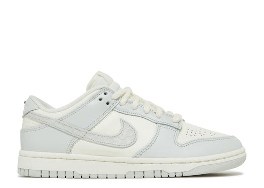 Dunk Low WMNS 'Needlework'